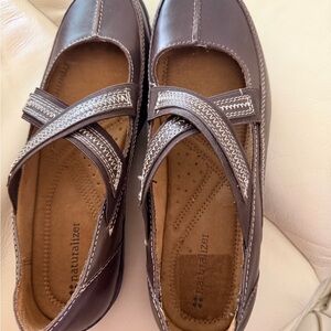 Naturalizer slip in’s